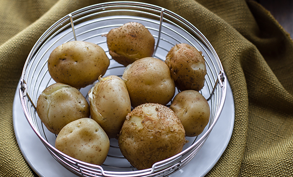 Insalata di patate, baccalà e olive taggiasche in compagnia di Juls' Kitchen